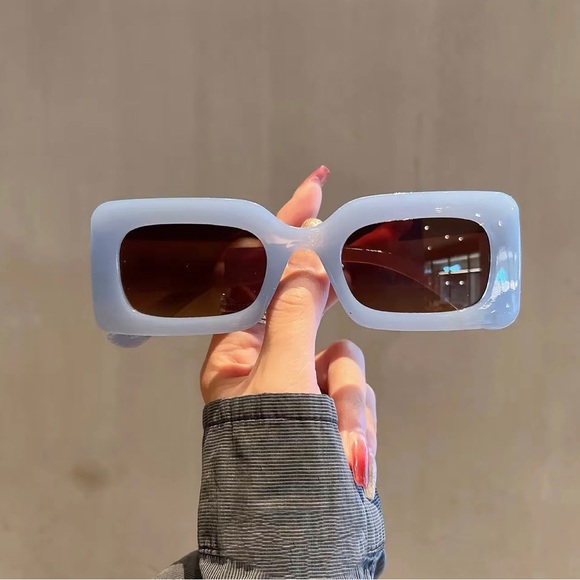 Trendy Vintage Style Black Rectangle Sunglasses UV400 - Picture 5 of 6